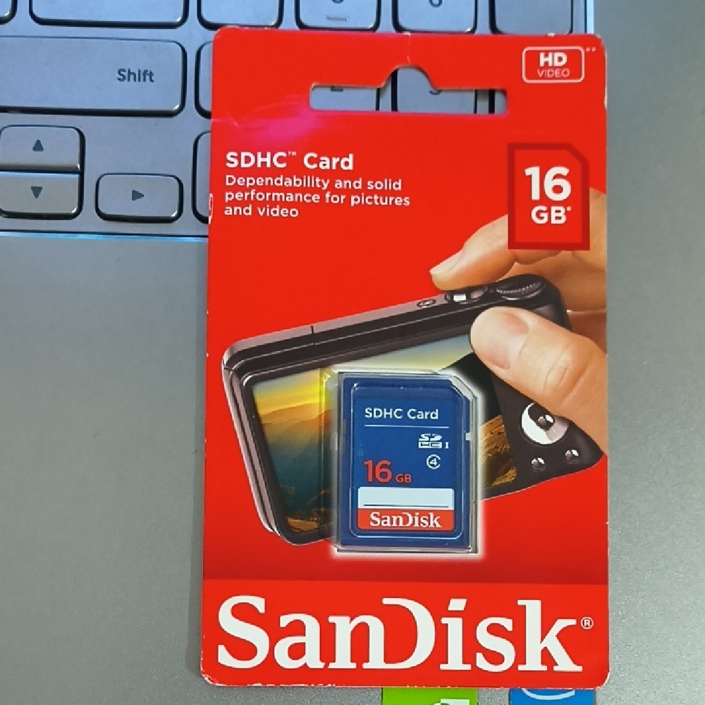 SanDisk 16GB SDHC Card - Blue and Red